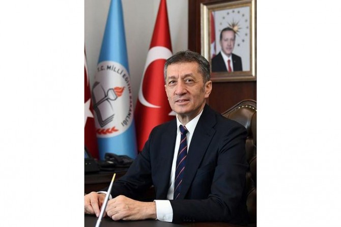 Bakan Selçuk: "Öğretmenler için de 'Uzaktan Eğitim' başladı"