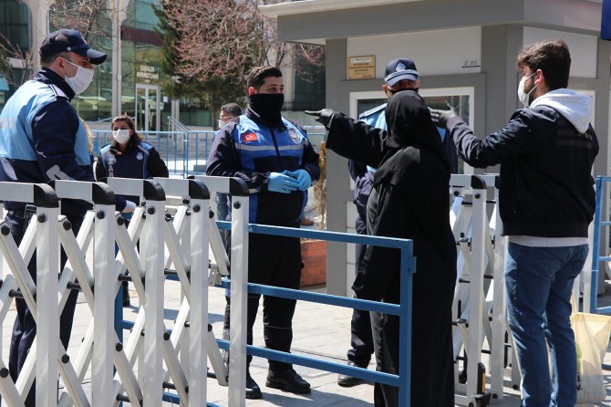 Esenler’de kapatılan cadde ve meydanda denetimler başladı