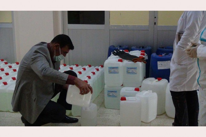 Adıyaman Fatih Mesleki ve Teknik Anadolu Lisesi dezenfektan üretimine devam ediyor