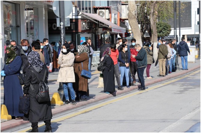 Sosyal mesafeye uyanlardan uymayanlara tepki