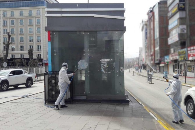 Van'da sokağa çıkma yasağıyla birlikte tüm alanlar dezenfekte edildi