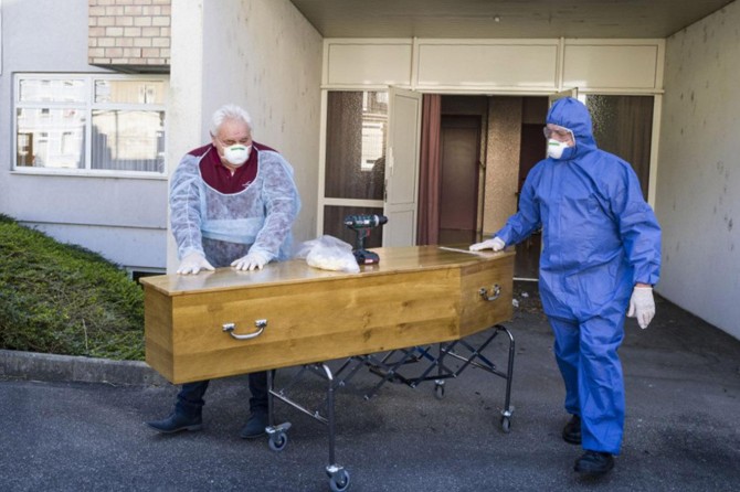 Fransa'da huzurevlerinde Covid-19 bilançosu ağırlaşıyor: Yaklaşık 5 bin ölü