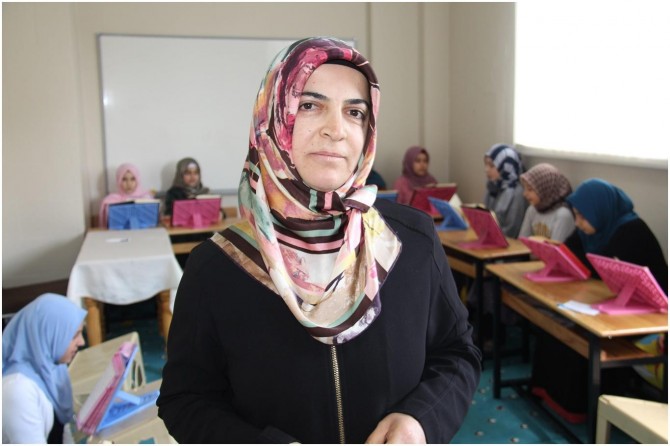 Diyarbakır Şehit Halit Gülser Kız Anadolu İmam Hatip Lisesi’nde uzaktan eğitim ile hafızlıklarını tamamladılar