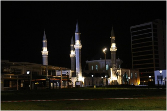 Şanlıurfa’da camilerde ezandan sonra sela ve dua okunmaya devam ediyor