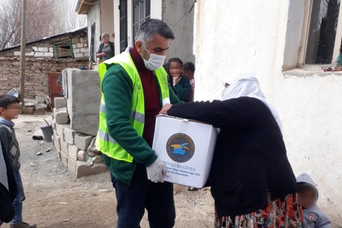 Van’da yardım çalışmalarına devam ediliyor