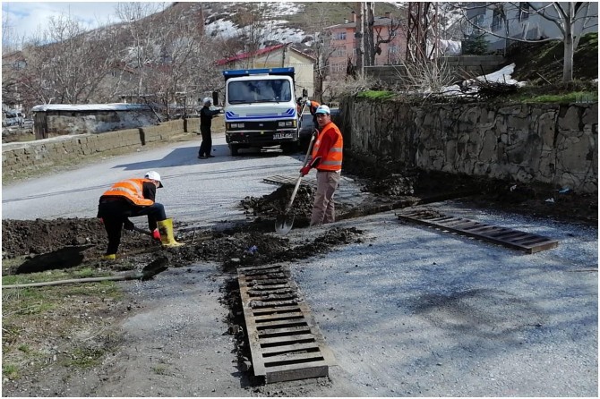 Bahar mevsiminin gelmesiyle birlikte Tatvan ilçe genelinde temizlik çalışmaları başladı