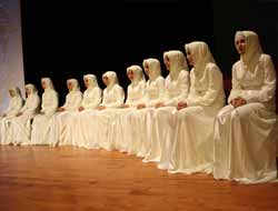 Mersinli hafizeler taçlarını taktılar video