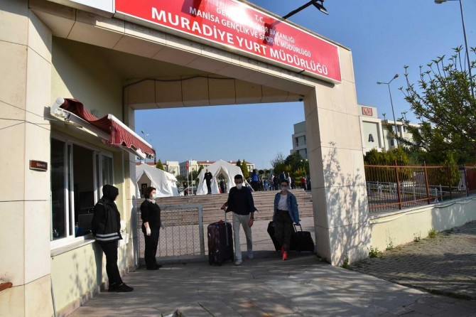 Manisa'da karantina süresi dolan 318 kişi evlerine uğurlandı