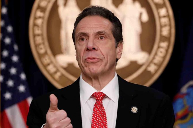 New York Valisi'nden Trump'a: ABD'de kral yok