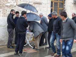Başörtüsü özgürlüğü için imza kampanyası Silvan'da yoğun ilgi görüyor