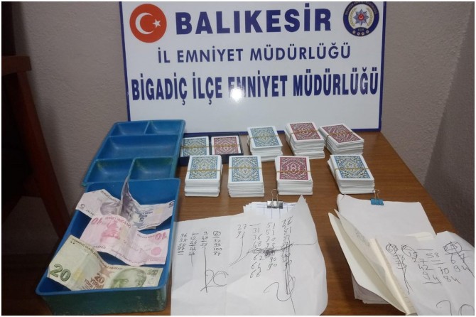 Bigadiç'te evde kumar oynayan 12 kişiye 38 bin TL ceza kesildi
