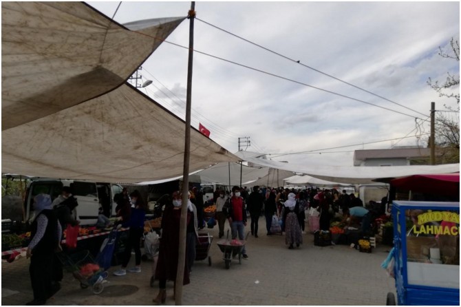 Midyat'ta halk evde kal çağrısına kısmen uyuyor