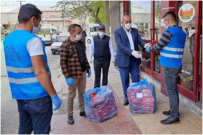 Gaziantep’teki kurslarda üretilen maskelerin dağıtımına başlandı