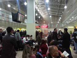 Yoğun sis uçakların havalimanına inmesine engel oldu