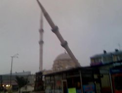 Depremde ağır hasar gören Kara Yusuf Paşa Cami'sinin yıkımına başlandı video