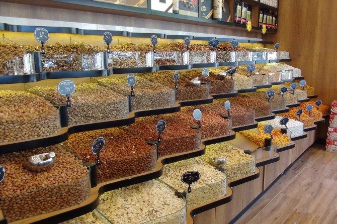 Kuruyemiş esnafı: Fiyat artışının nedeni stokçular