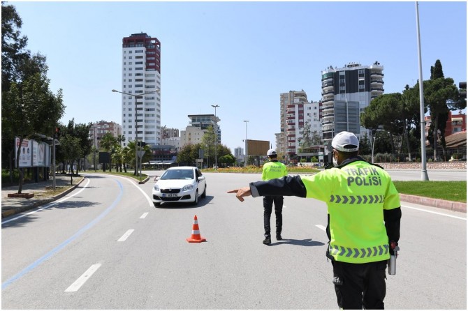 Adana'da sokağa çıkma yasağını ihlal eden 285 kişiye ceza kesildi