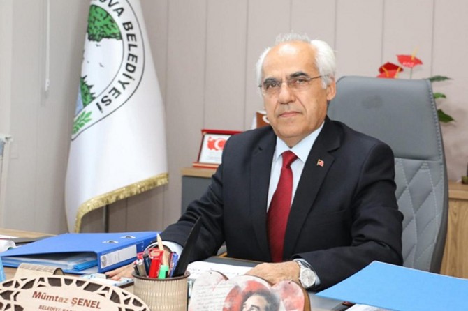 A mayor and his wife assaulted with guns at their home in southwestern Turkey