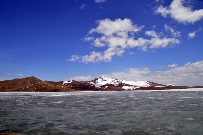 Lake Balık attracts visitors for four seasons with its natural beauty