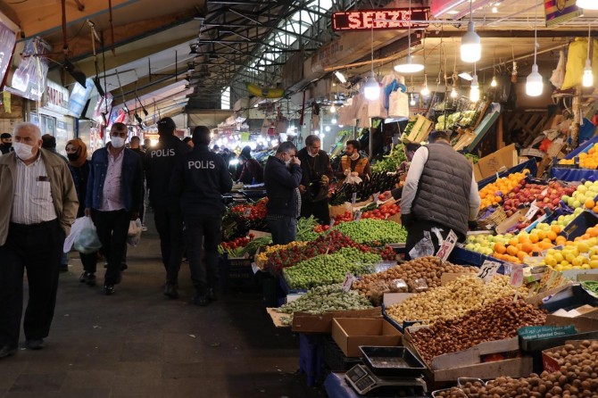 Coronavirus'e rağmen çarşı-pazarda Ramazan bereketi yaşanıyor