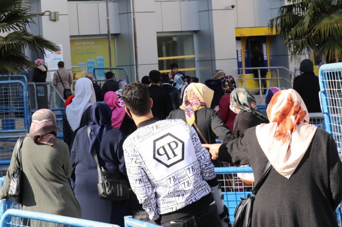 Malatya’da sosyal mesafe ve sokağa çıkma yasağına uymayanlara ceza kesildi