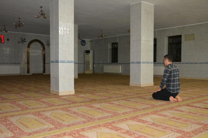 Batmanlılar ilk teravih namazını kılamamanın hüznünü yaşadı