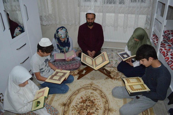 Coronavirus salgını nedeniyle Kur'an hafızları mukabelelere katılamıyor