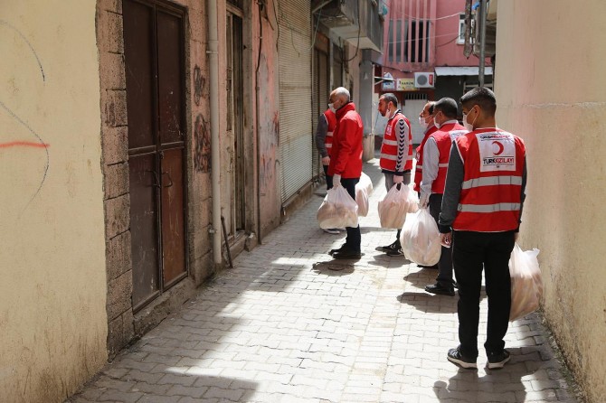 Diyarbakır Kızılay Şube Başkanı Işık: "Kentte 10 bin ekmek dağıtacağız"