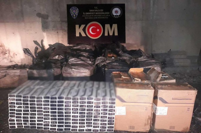 Van'da binlerce paket gümrük kaçağı sigara ele geçirildi