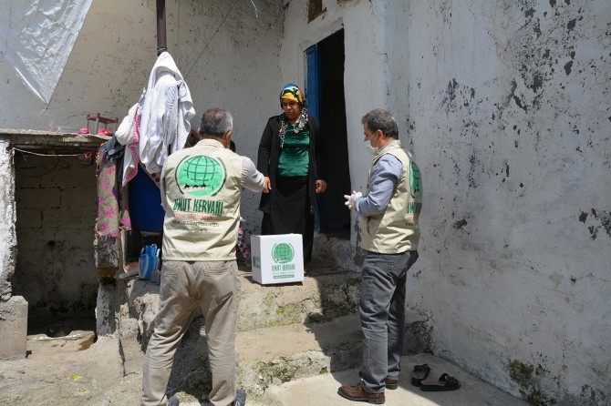 Hope Caravan delivers food aid to thousands of families in Batman