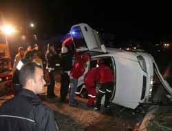 Erzincan’da otomobil direğe çarptı: 1 ölü, 2 yaralı