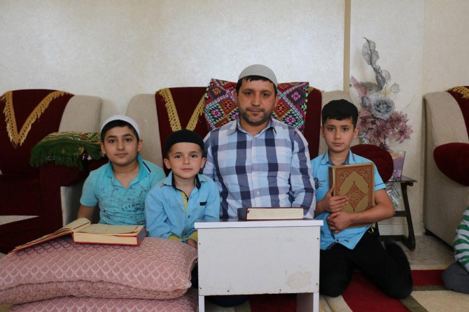 ​Şanlıurfalılar evlerinde mukabele geleneğini yaşatıyorlar