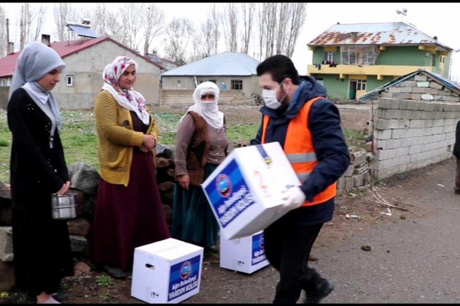 Ağrı'da ihtiyaç sahiplerine yardımlar devam ediyor