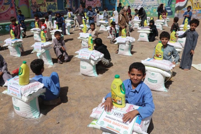 Avrupa Yetim Eli, Yemen’de savaş mağduru yüzlerce aileye yardım ulaştırdı