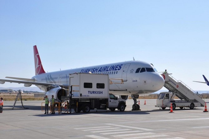 Katar'daki 162 Türk Ankara'ya getirildi