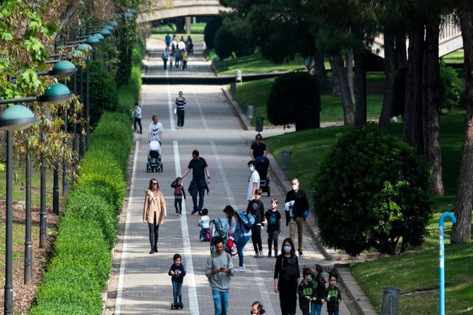 İspanya'da 40 gün sonra çocuklara sokağa çıkma izni verildi