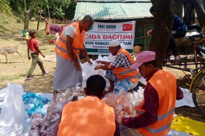 Karwana Hêvîyê ji Mislimanên Arakanî re alîkarî kir