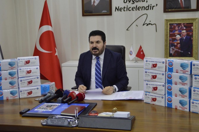 Ağrı Belediye Başkanı Sayan'dan New York'a ücretsiz maske
