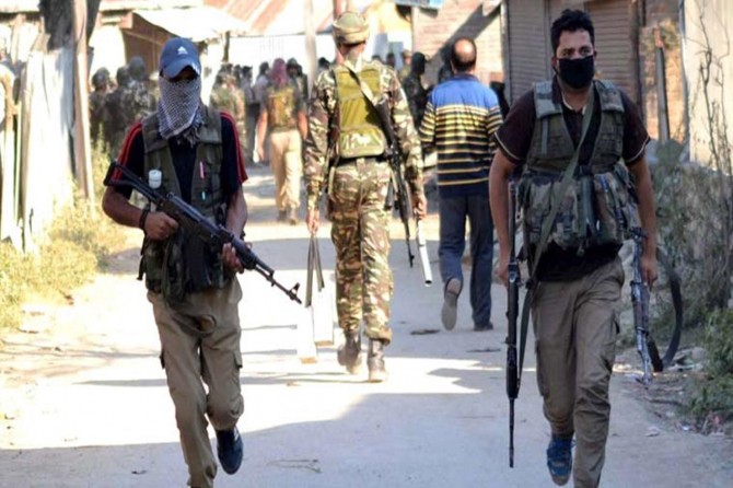 Cammu Keşmir'de çıkan çatışmada 3 Müslüman şehit edildi