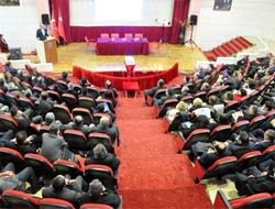 Okul yöneticilerinin geliştirilmesi seminerleri