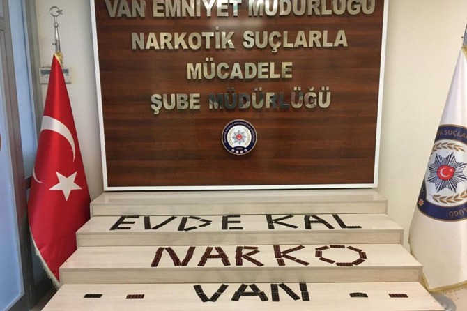 Kırmızı reçete ile satılan bin sentetik ilaç ele geçirildi