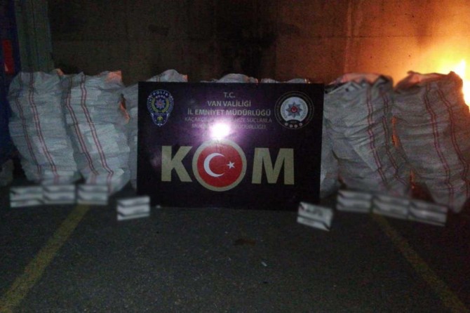 Van'da 12 bin 500 paket gümrük kaçağı sigara ele geçirildi