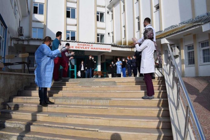 Van'da Covid-19 tedavisi biten 8 kişi taburcu edildi