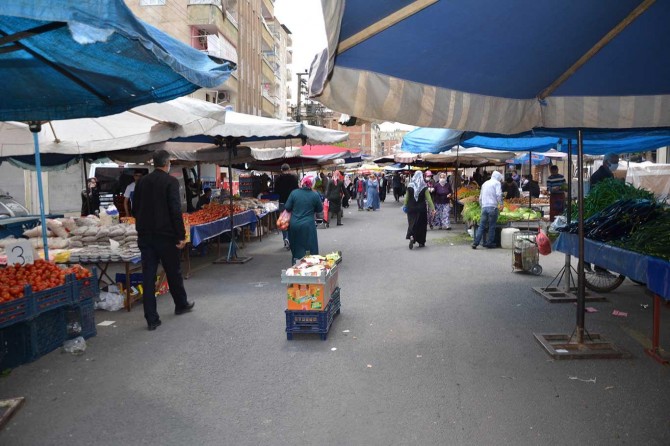 Diyarbakır'da sokağa çıkma yasağı öncesi pazarlarda yoğunluk yaşanmadı