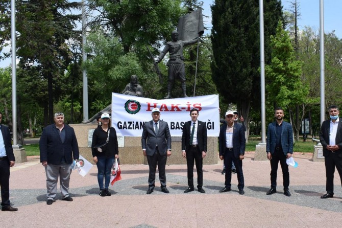 Gaziantep'te 1 Mayıs Covid-19 nedeniyle 9 kişiyle kutlandı