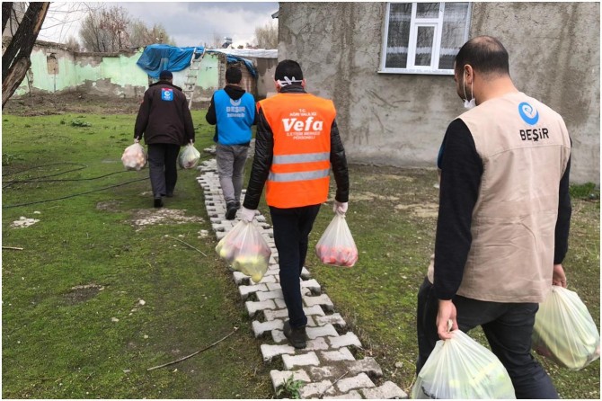 Ağrı’da, Vefa Sosyal Destek Grubu ihtiyaç sahiplerine yardım yapıyor