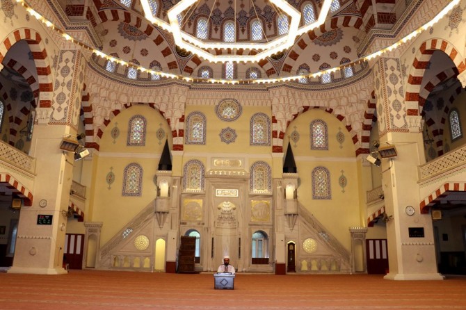 Ramazan’ın ikinci cumasında camiler yine sessiz kaldı