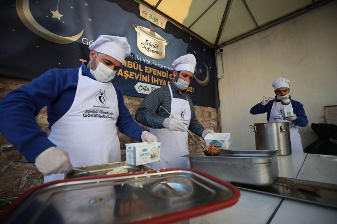 İstanbul Fatih’te cami cemaatinden örnek davranış