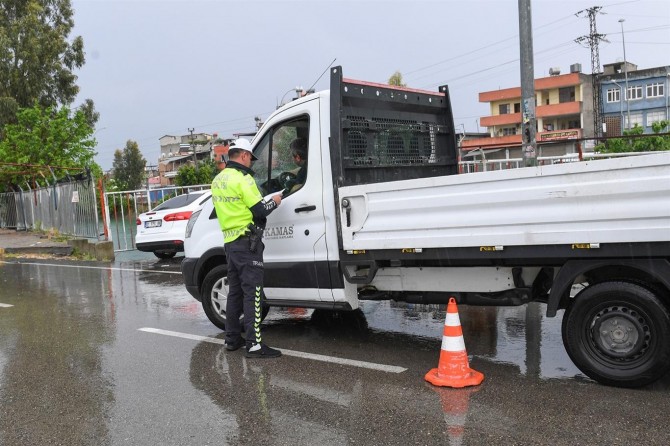 Sokağa çıkma yasağının ilk gününde Adana’da denetimler devam ediyor