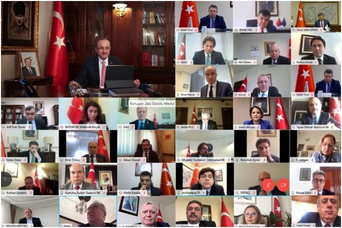 Dışişleri Bakanı Çavuşoğlu, başkonsoloslarla video konferansla Covid-19’u görüştü